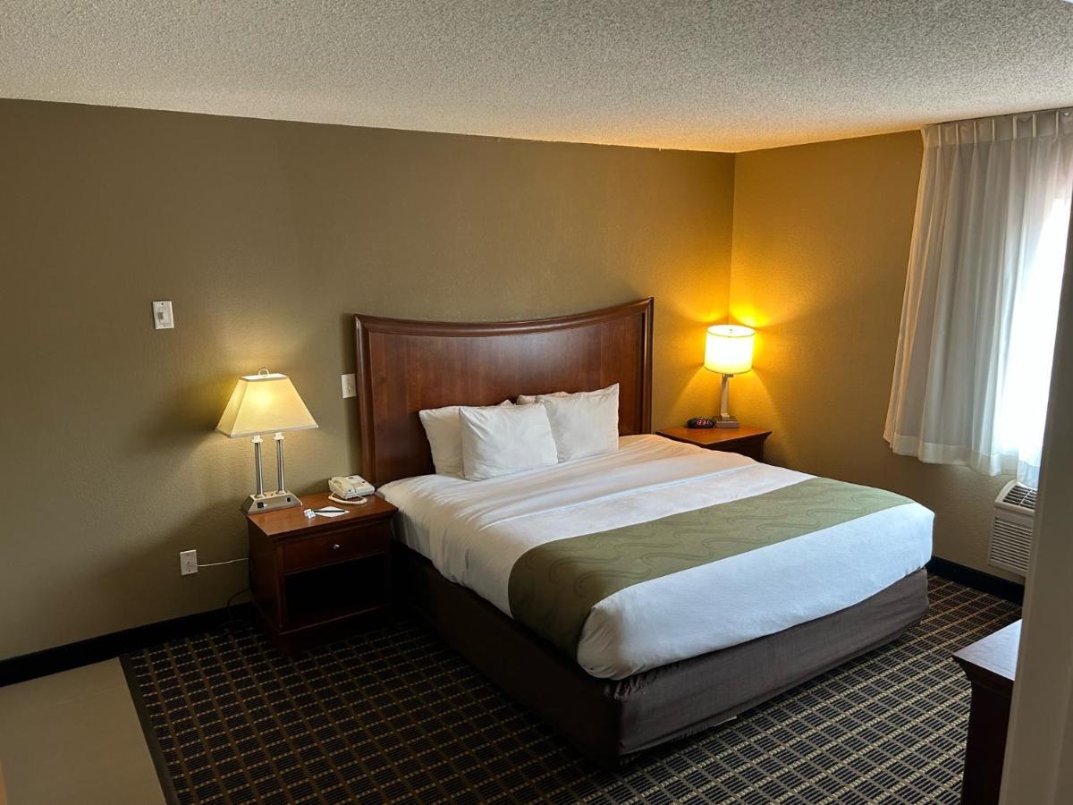Quality Inn & Suites Bradford Exterior foto