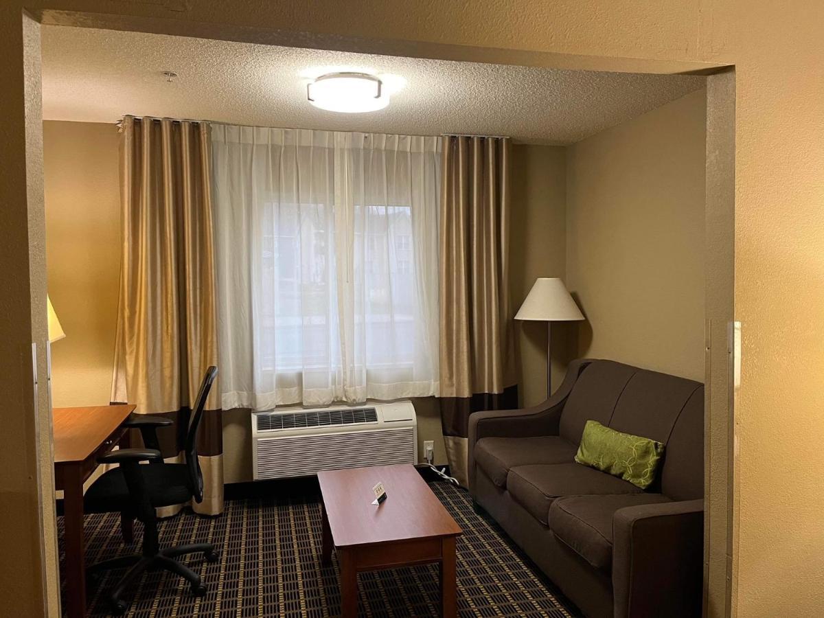 Quality Inn & Suites Bradford Exterior foto